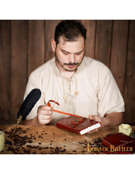 Diario medieval con tapa en piel y...