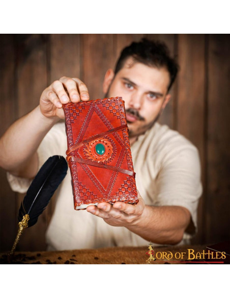 Diario medieval con tapa en piel y...