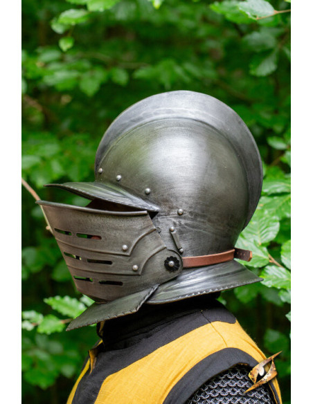 Casco Borgoñota con visera en acero... Casco Borgoñota con visera en acero...