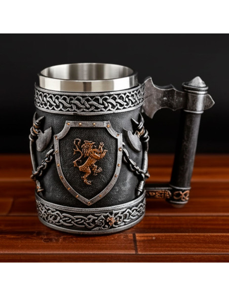 Medievalt ornamentalt krus i resin...