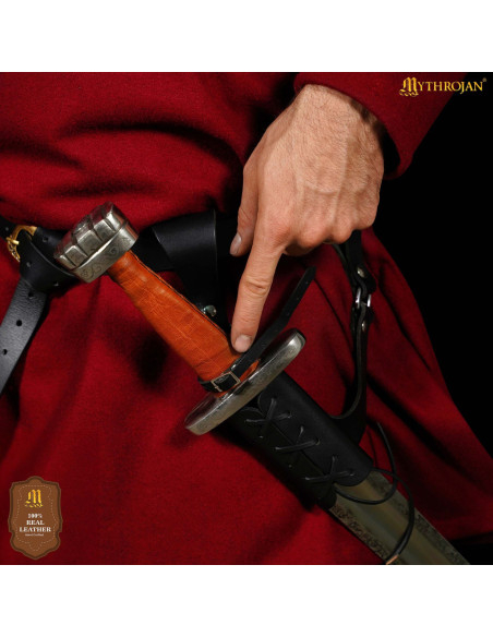 Tahalí grande de cuero negro...