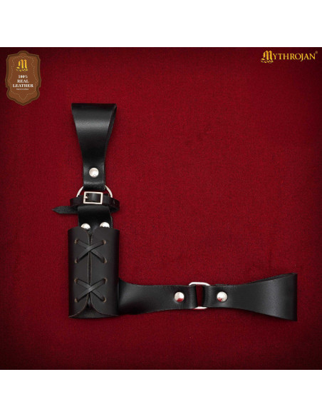 Tahalí pequeño de cuero negro...