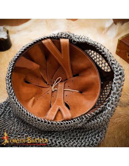 Casco vikingo con visera y cota de... Casco vikingo con visera y cota de...