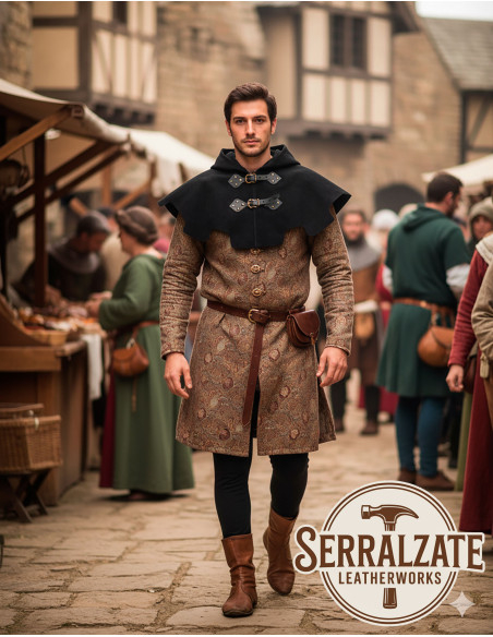 Medievaler Gugel und Schulterüberwurf...