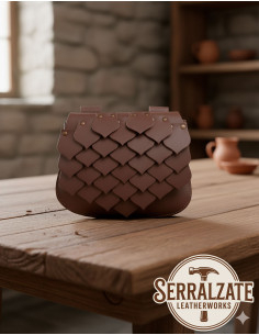 Bolso medieval cuero escamas dragón, color marrón