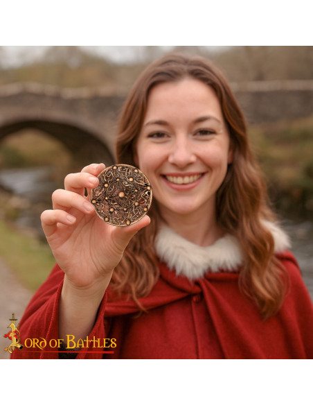 Broche vikingo en bronce envejecido...