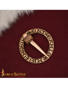 Broche medieval nòrdico forma de anillo con incisiones,...