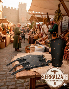 Brazaletes medievales Badulf tres correas en negro