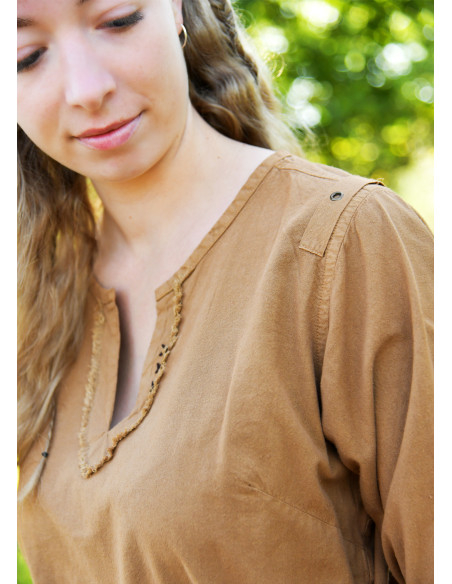 Middeleeuwse bruine tuniek model...