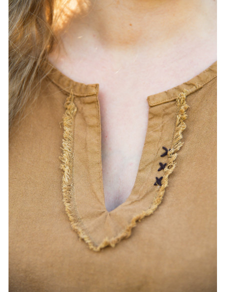 Middeleeuwse bruine tuniek model...