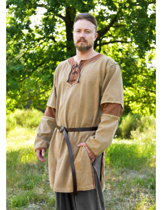 Middeleeuwse beige-bruin versleten tuniek model Sigval 2