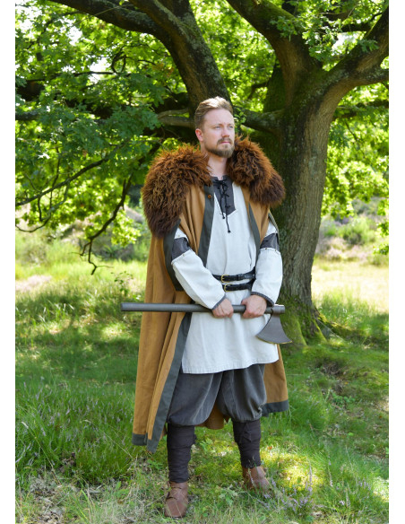 Túnica medieval gris desgastada...