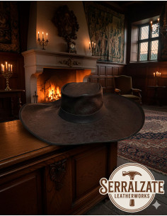 Sombrero medieval en cuero Deluxe modelo Alatriste, color...