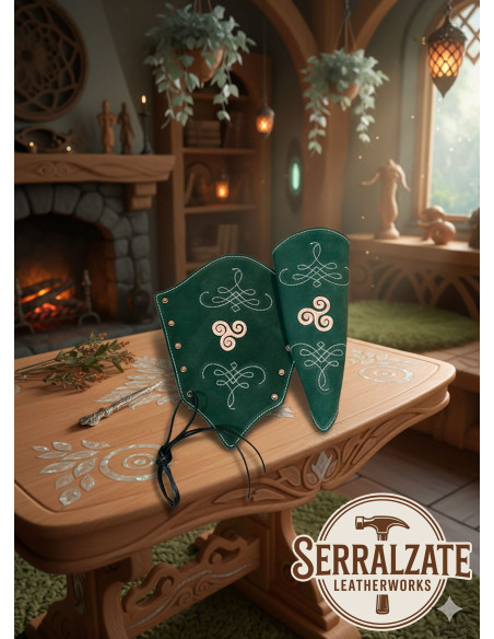 Groene leren boogschutterarmbanden...