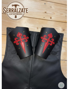 Brazaletes templarios Cruz de Santiago en negro 2