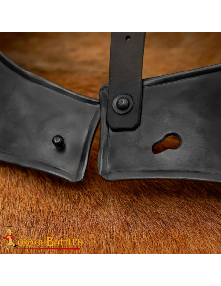 Eenvoudige middeleeuwse gorget,...