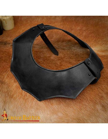 Eenvoudige middeleeuwse gorget,...