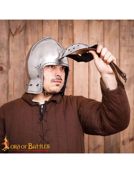 Middeleeuws helm uit de 14e-15e eeuw...