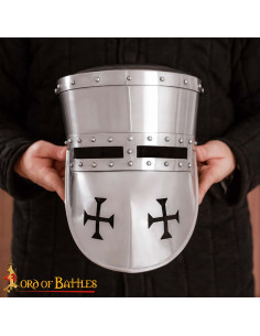 Templarkrigers hjelm fra det 13. århundrede med polstret...