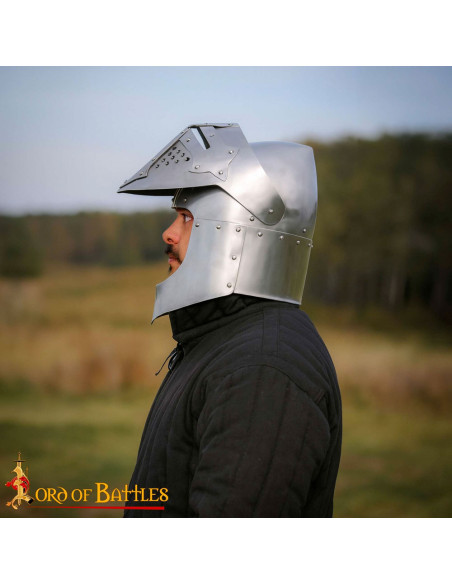 14e-eeuwse ridderbassin met vizier...