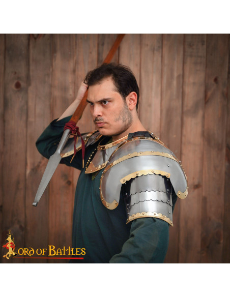 Medievale rustningsskuldre i stål med...