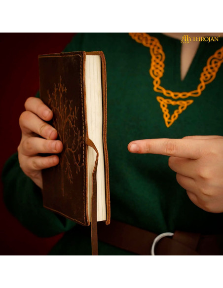 Medieval dagbog med læderomslag...