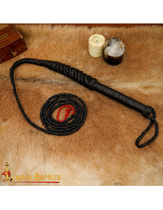 Látigo medieval en cuero negro trenzado a mano (242 cm.)