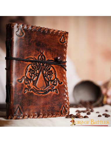 Medieval dagbog med læderomslag og Assassin's Creed-design