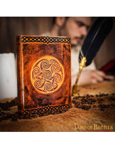 Medieval dagbog med læderdække, Celtisk design med knude