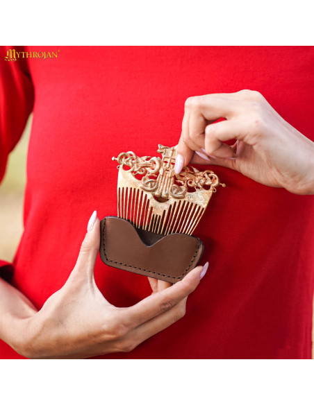 Vikingekam i bronze med læderetui,...