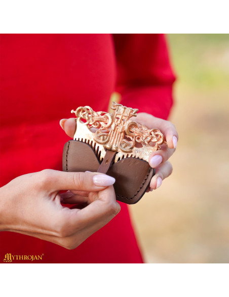 Peine vikingo en bronce con funda...