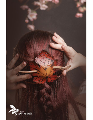 Leder-Haarspange mit herbstlichen Blattformen