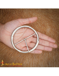 Rund middelalderbælte spænde i sølv (8,2 cm)