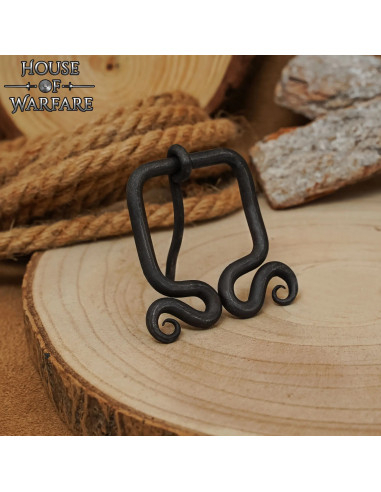 Hebilla medieval rústica forjada (6,3x4,2 cm.)