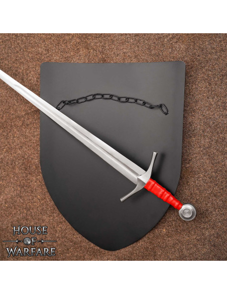 Escudo medieval de acero liso con... Escudo medieval de acero liso con...