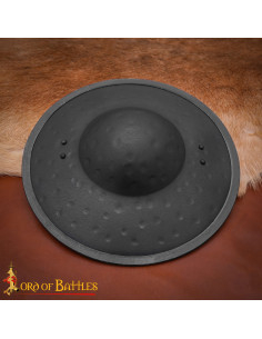 Broquel medieval en acero ennegrecido, empuñadura de madera