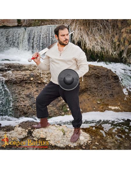 Broquel medieval en acero... Broquel medieval en acero...