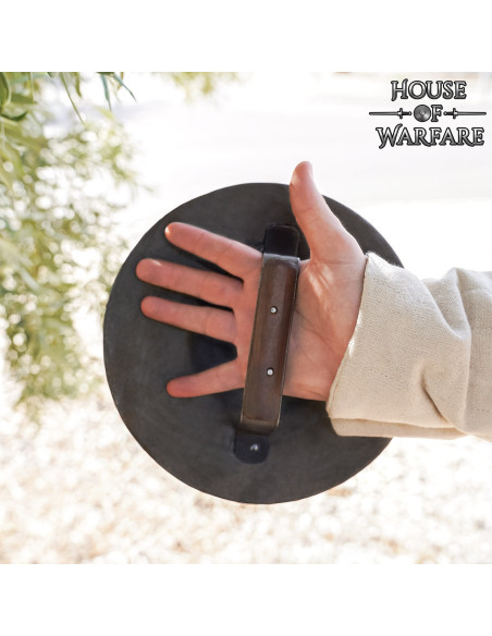 Rund medieval skjold i stål med antik... Rund medieval skjold i stål med antik...