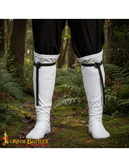 Jarreteras medievales en cuero negro...