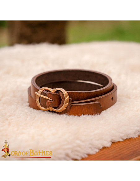 Middeleeuwse leren jarretels in bruin...