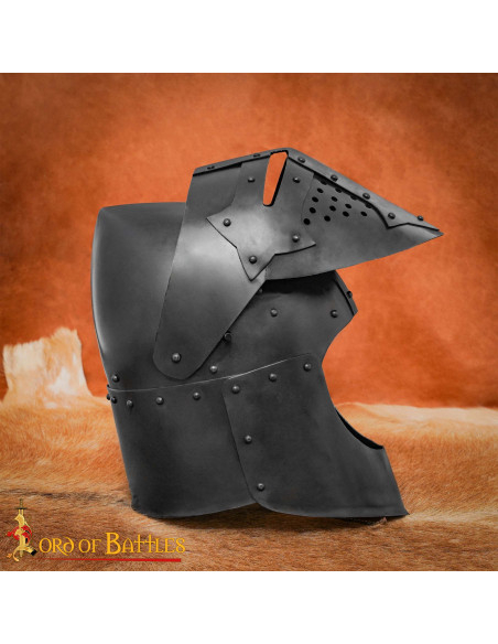 Mittelalterlicher Helm mit Visier für...