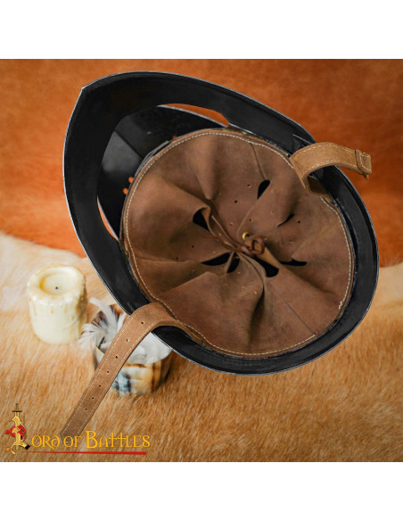 Middeleeuwse bacinette met vizier...