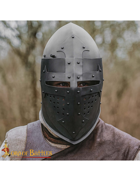 Mittelalterlicher Helm mit Visier für...