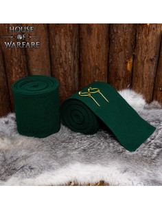 Middeleeuwse winingas in groene katoen, met bronzen fibulae