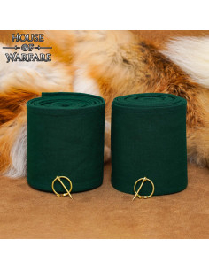 Middeleeuwse winingas in groene katoen, met bronzen fibulae 2