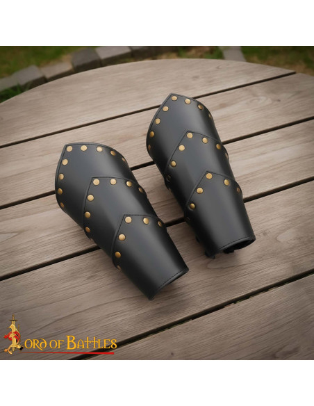 Middelalderlige armbånd i sort læder...