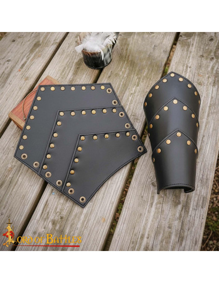 Middeleeuwse leren armbanden in...