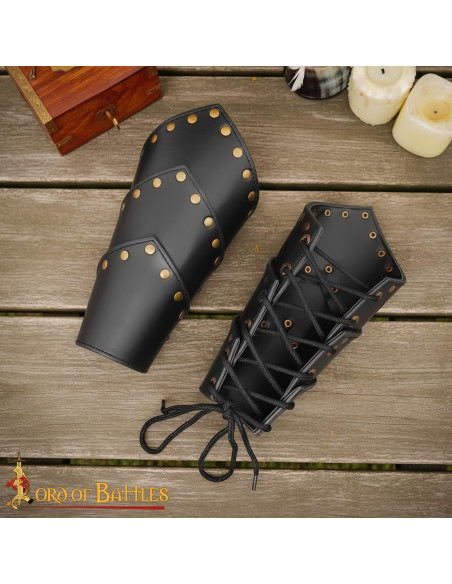 Brazaletes medievales en cuero negro,...