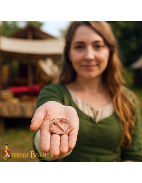 Broche medieval nòrdico forma de...