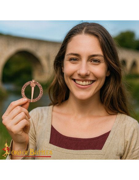 Broche medieval nòrdico forma de...